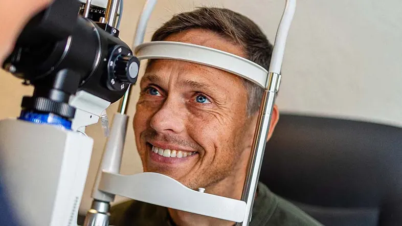 Øyelege og optiker samarbeid